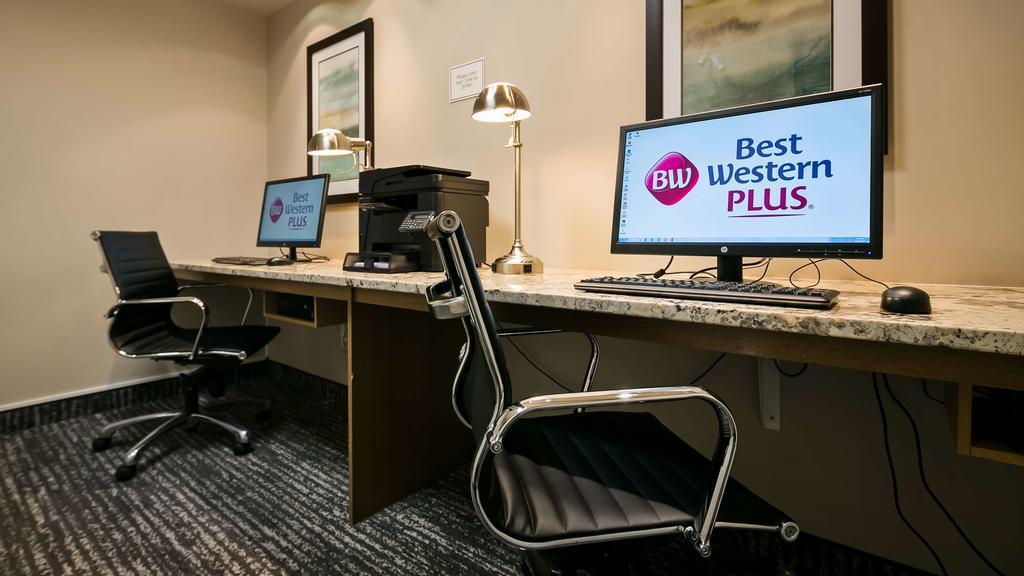 Best Western Plus Chestermere Hotel Exterior foto